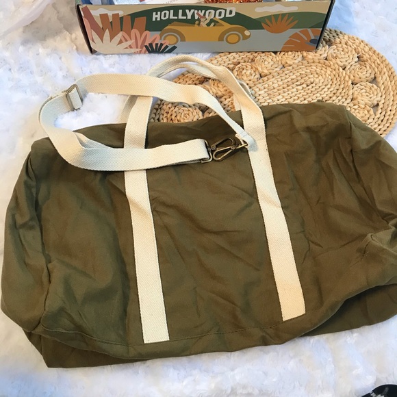 Sold out 👌🏽Canvas Duffel Weekender CauseBox - Picture 5 of 8